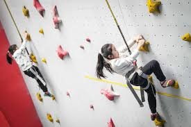 巴萨严打黄牛票！百起转售案震撼揭露，法兰克福战役前瞻